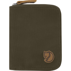 https://www.odimon.sk/buxus/images/fotogaleria/katalog_produktov/polovnicke_potreby_1/doplnky_na_lov/penazenka_fjallraven_zip_wallet_dark_olive/Penazenka_Fjallraven_Zip_Wallet_Dark_Olive__4_.png Fjällräven www.24k.sk